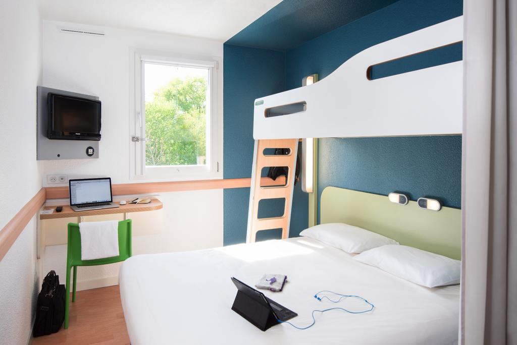 Отель Ibis Budget Rennes Route De Saint Malo Montgermont Экстерьер фото