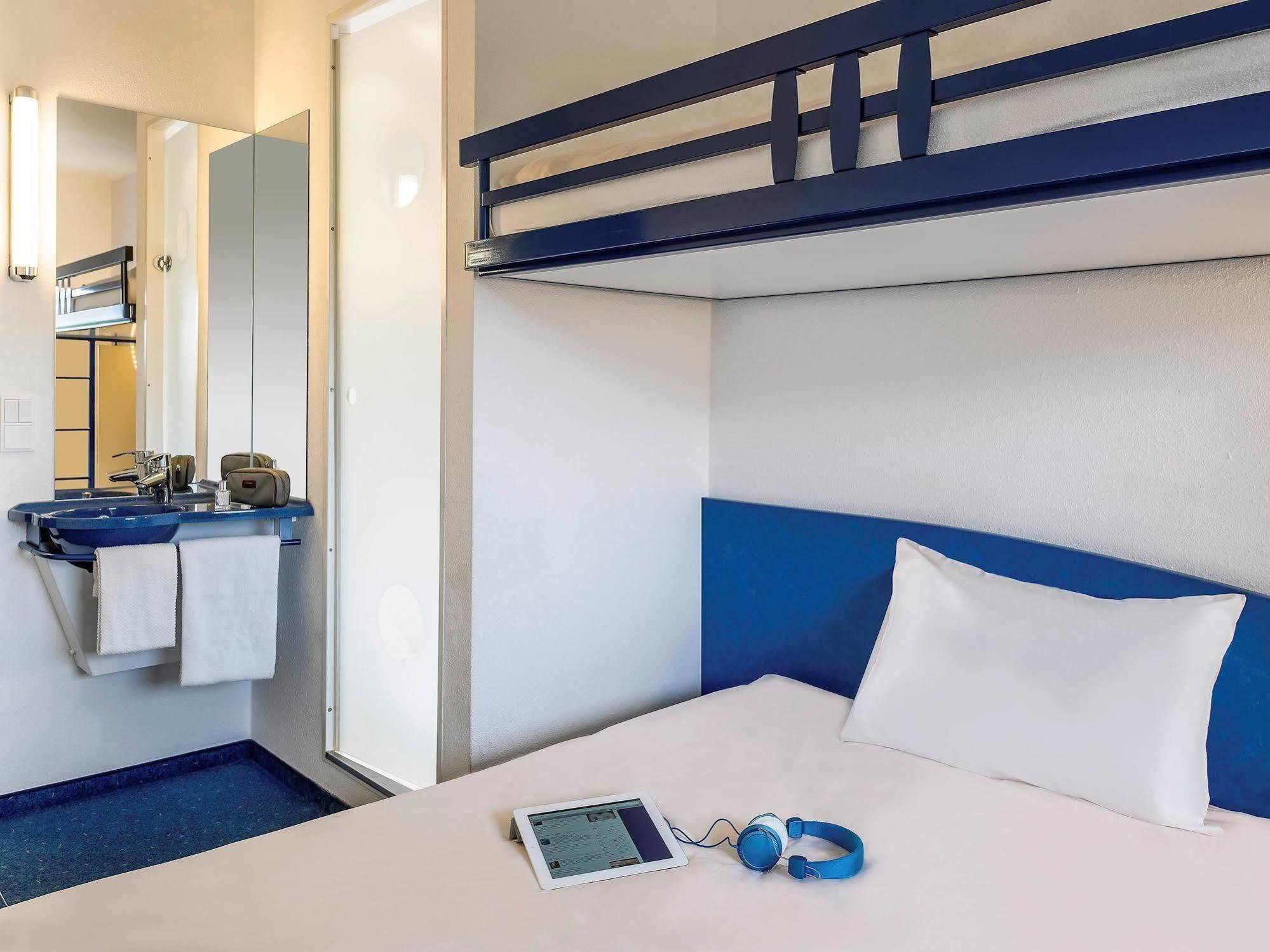 Отель Ibis Budget Rennes Route De Saint Malo Montgermont Экстерьер фото